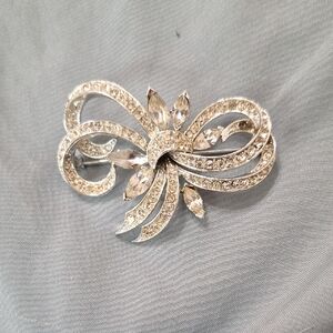 Silver Toned Crystal Brooche Missing 2 Gems Read Description